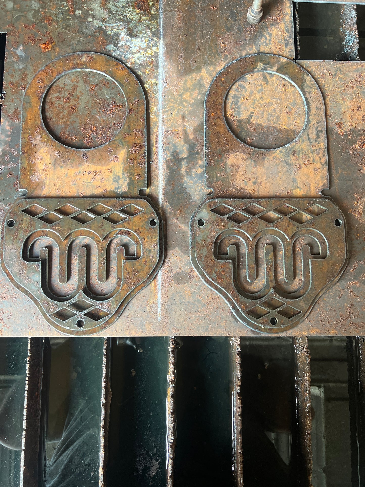 05-25 Superduty KING RANCH Coil Spring Plates